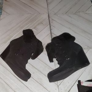 Marc Fisher Size 8.5 Black Leather / Textile